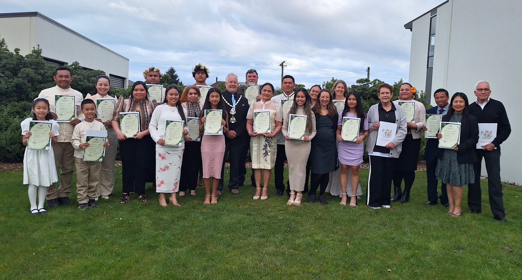 Group picture of new citizens